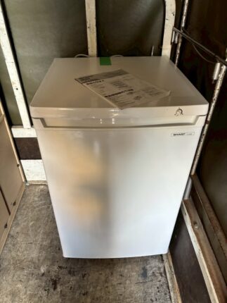 埼玉県朝霞市にてシャープ 冷凍庫 FJ-HS9X-W 2020年製を不用品買取